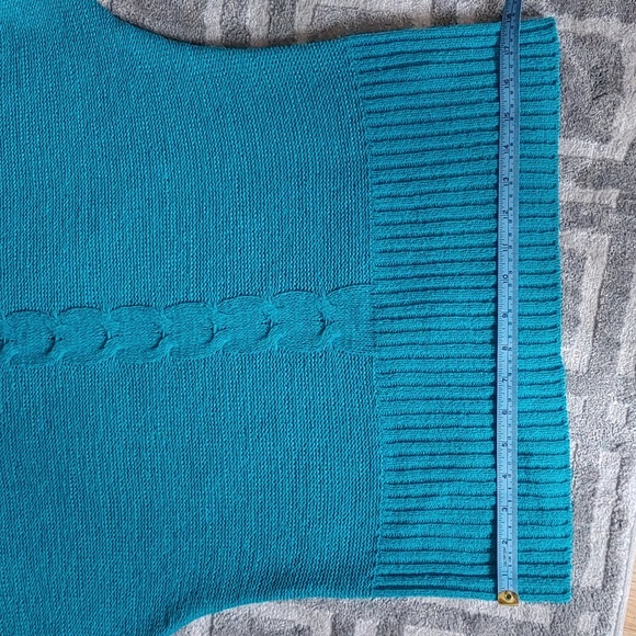๐ 3/$20๐ Cable & Gauge US L top with Drop Sleeves in Bright Turquoise - Picture 10 of 10
